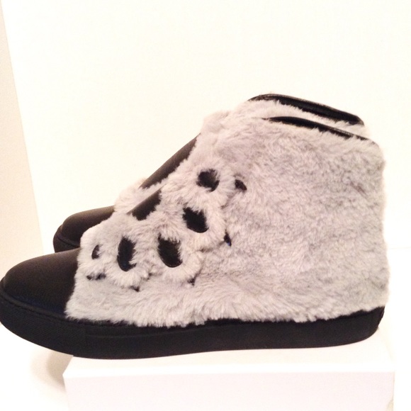 Katy Perry Honey Faux Fur Bear Paw Sneakers - Picture 2 of 8
